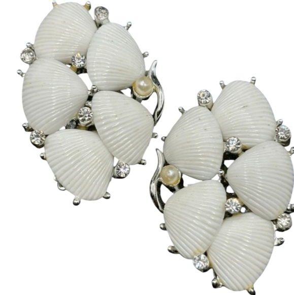 LISNER Vintage silver tone white lucite clear rhinestone shell Clip On earrings - Picture 1 of 9